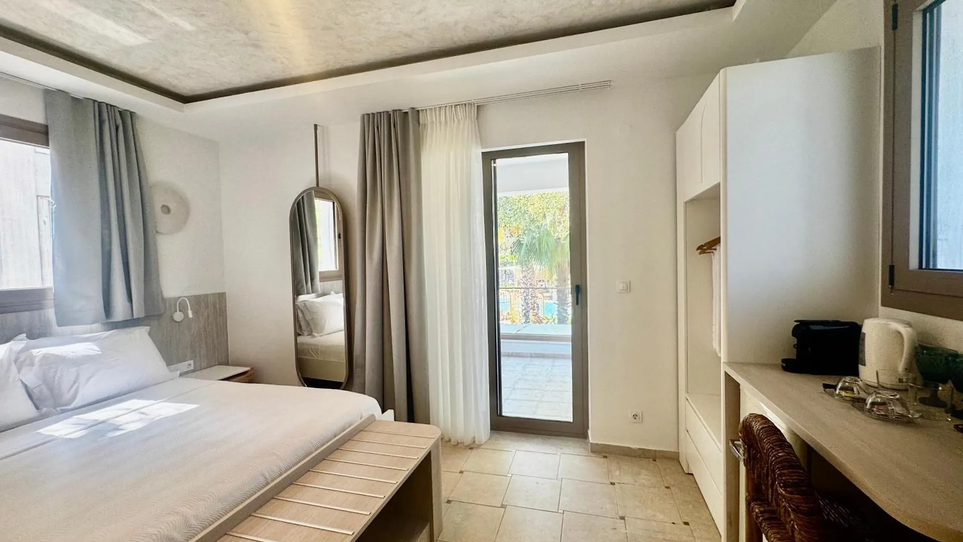 Nusa Suites & Villas Pefkochori 0*,  Řecko