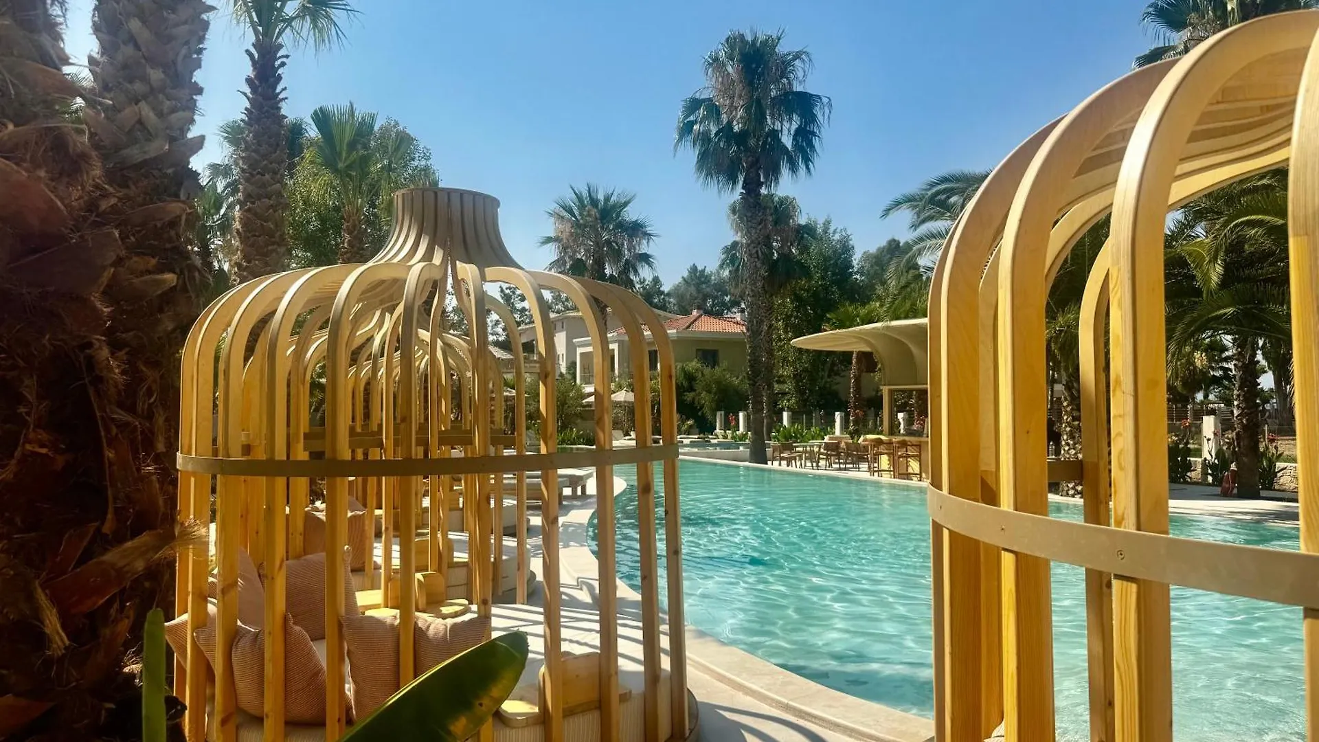 Nusa Suites & Villas Pefkochori Aparthotel