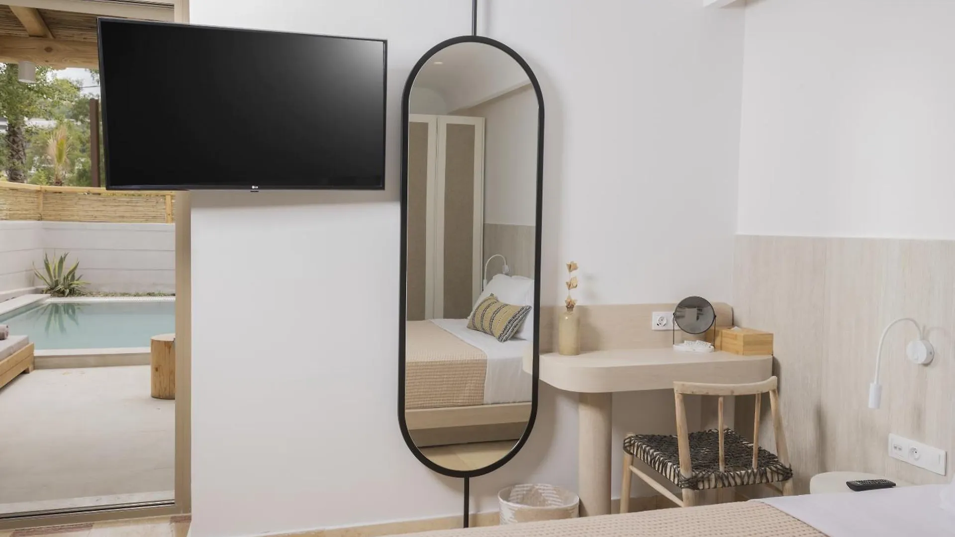 Nusa Suites & Villas Pefkochori Aparthotel