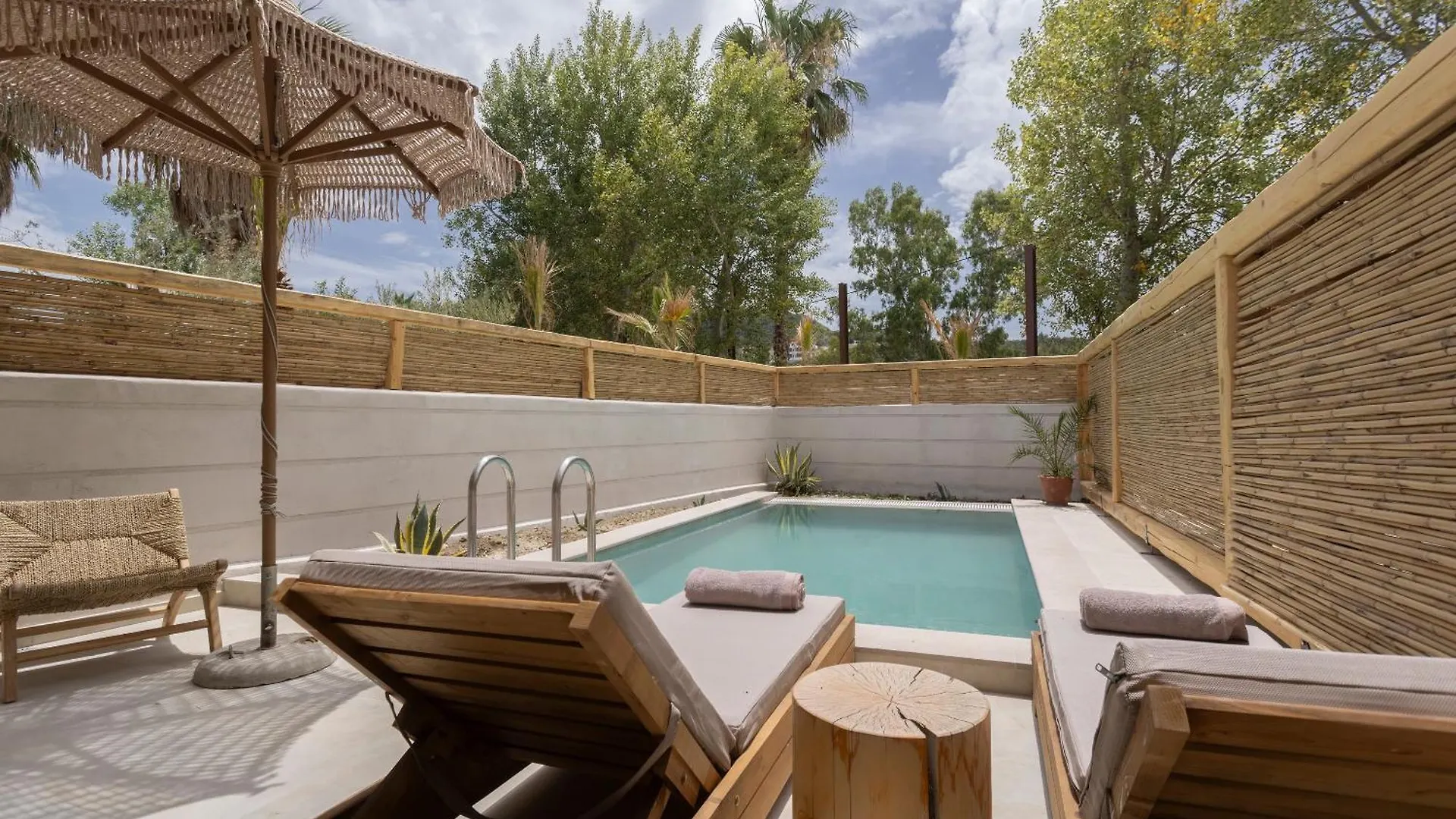 Aparthotel Nusa Suites & Villas Pefkochori