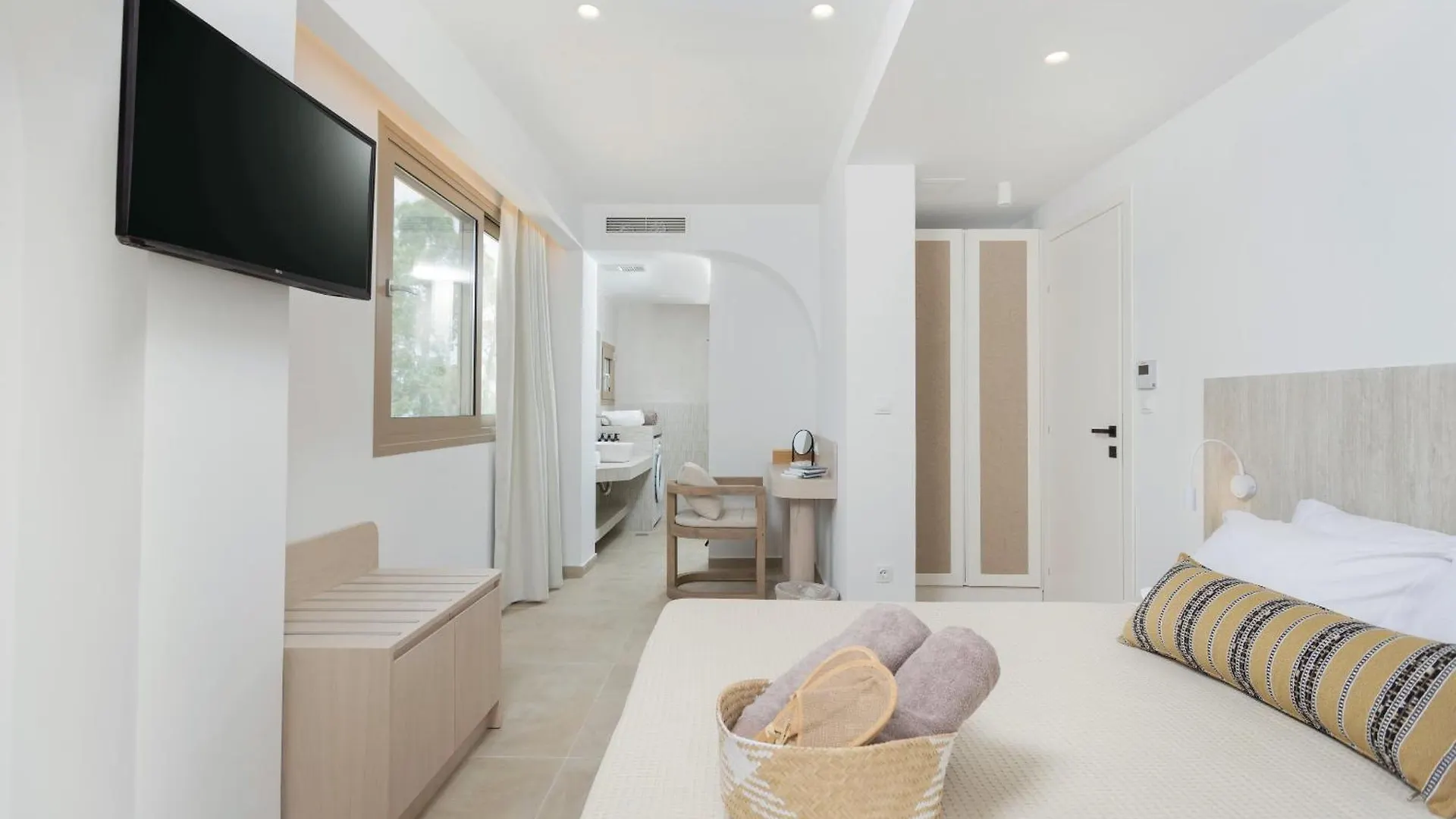 Nusa Suites & Villas Pefkochori Aparthotel