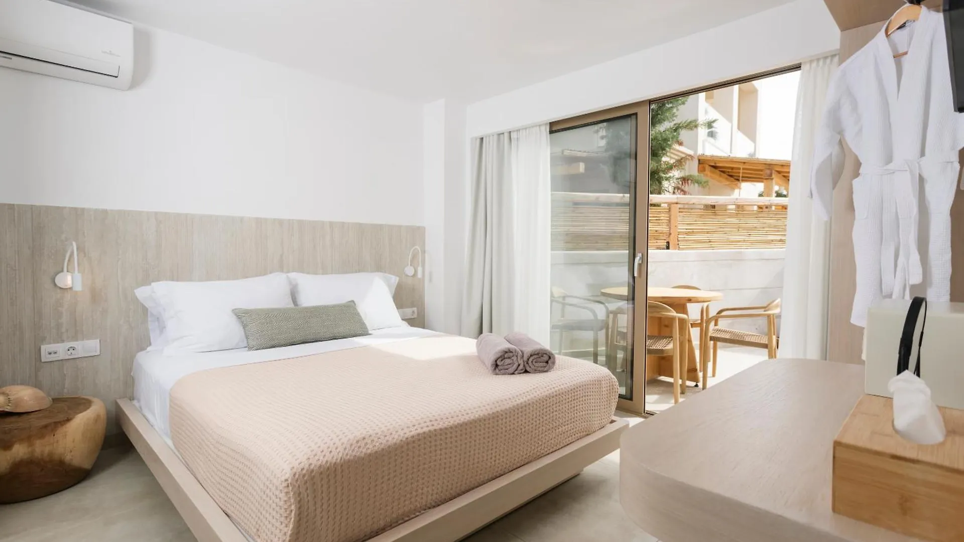 Nusa Suites & Villas Pefkochori 0*,