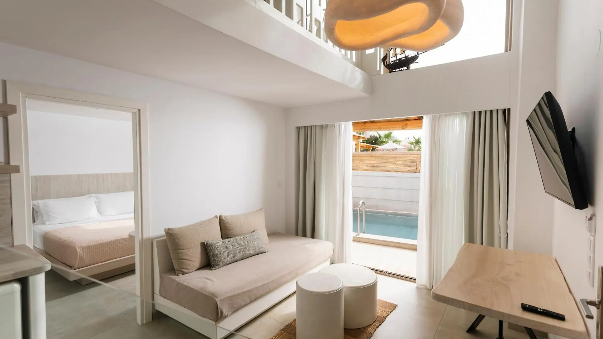 Nusa Suites & Villas Pefkochori Aparthotel