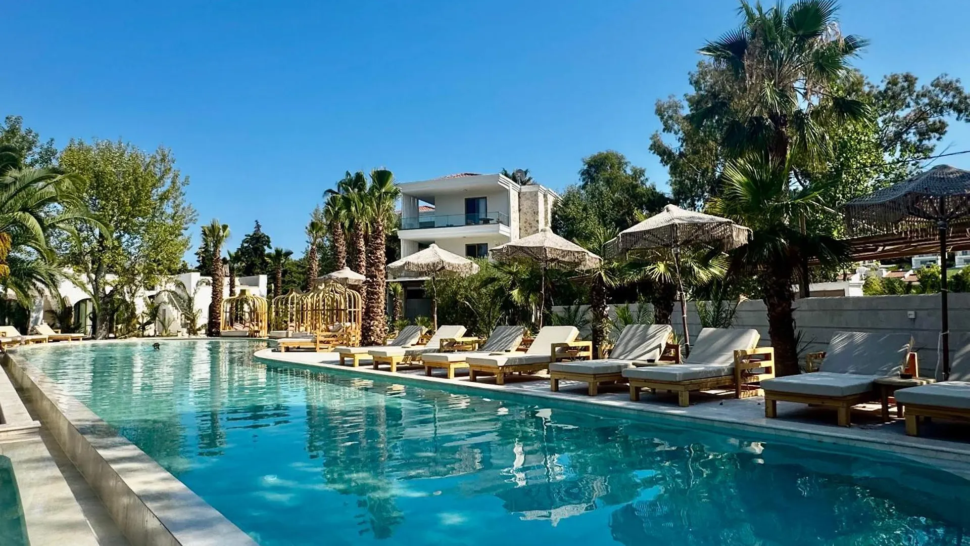 Hotel apartamentowy Nusa Suites & Villas Pefkochori