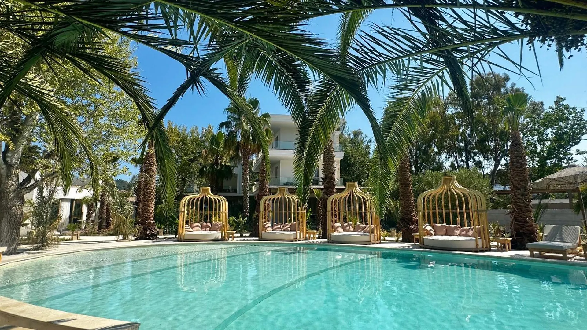 Hotel apartamentowy Nusa Suites & Villas Pefkochori